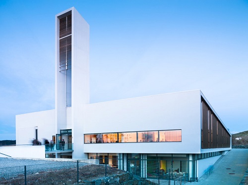 Fachada y fotos de iglesia prefabricada en Noruega una verdadera muestra de calidad eclesiastica