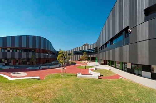 Didáctica creación de interiores en construcción de escuela australiana