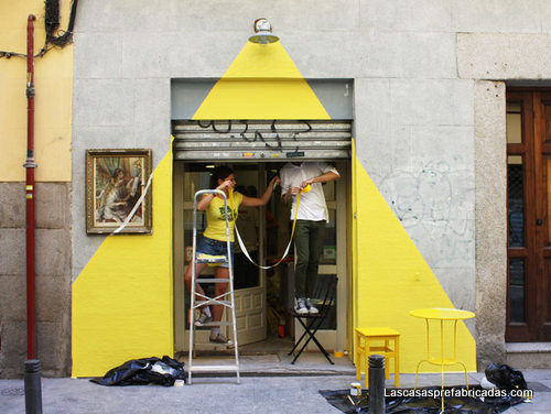 Creativa fachada de restaurante vegetariano en Madrid