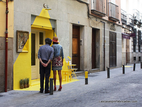 Creativa fachada de restaurante vegetariano en Madrid