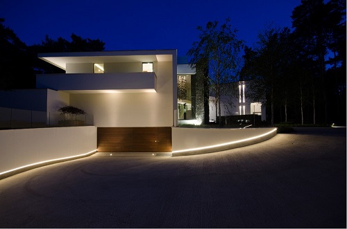 Excelentes detalles luminosos en la Villa Noord Brabant por arquitectos DPL Europe