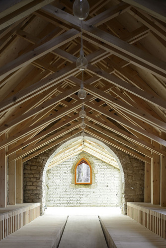 Renovación de capilla St Genevieve en parque reservado de Francia por arquitectos OBIKA