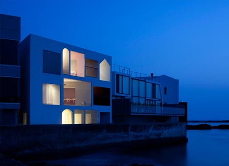 casa moderna frente al mar